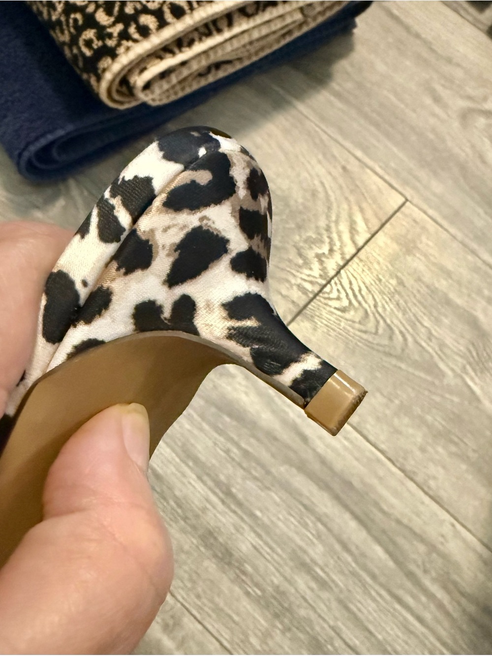 Betsey Johnson Black & White Animal Print Pointed Toe Floral Mules tag on shoe - Picture 6 of 12